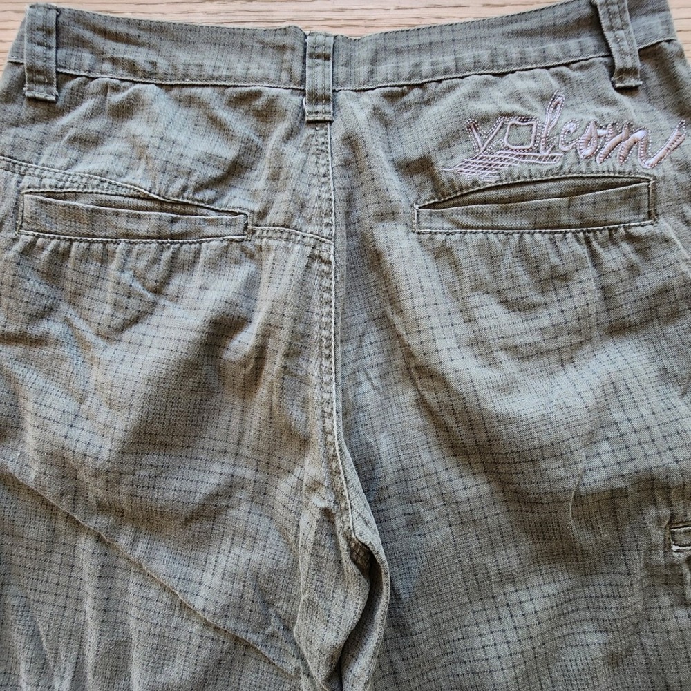 Vtg Volcom Skate Shorts Grid Embroidered Logo Y2K streetwear Skatercore cargo